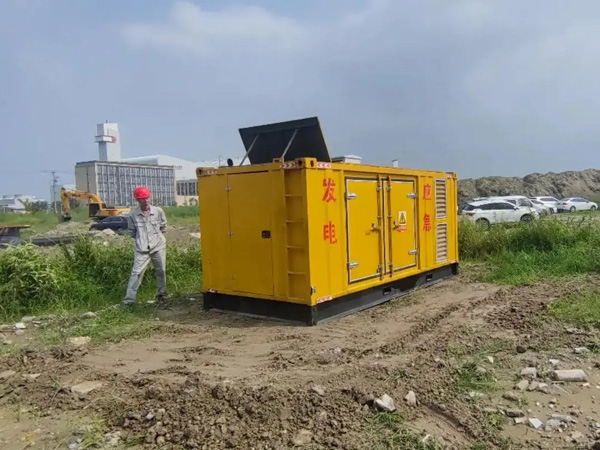 雷鸣镇200KW柴油发电机机组每小时的油耗量受哪些因素影响？