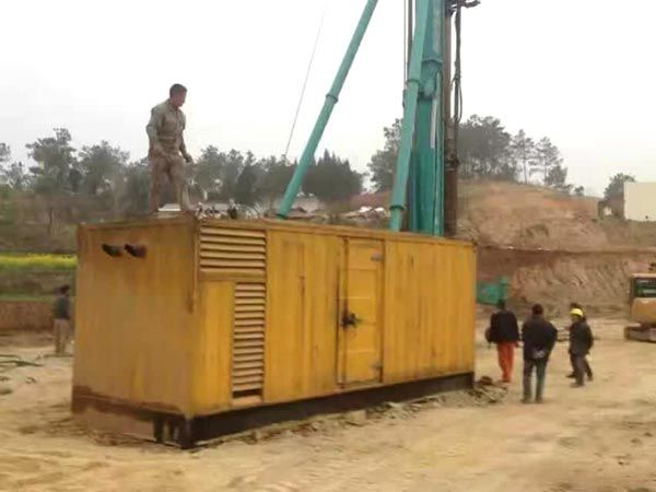 雷鸣镇如何判断水冷式机油散热器密封件是否需要更换？